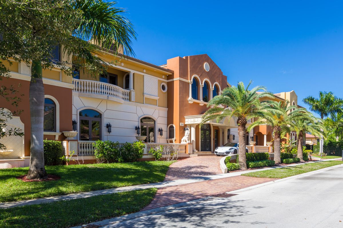 Hollywood Oaks Homes for sale and rent