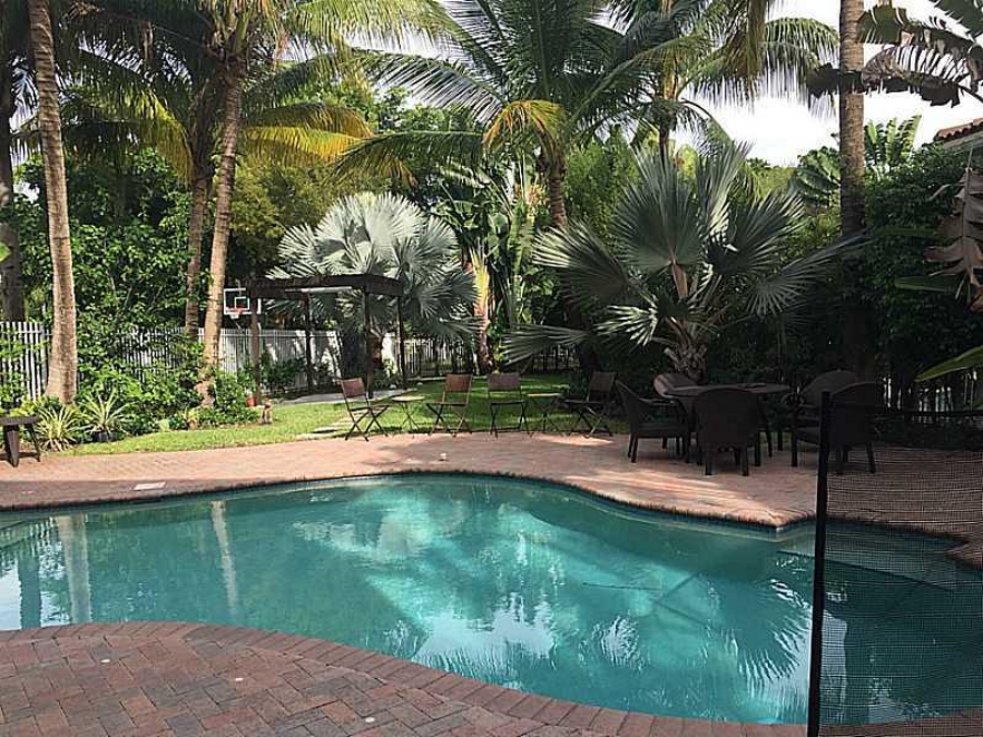 Presidential Estates North Miami Beach Homes for sale and rent